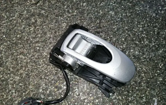 Mitsubishi Eclipse Front door interior handle MR987619