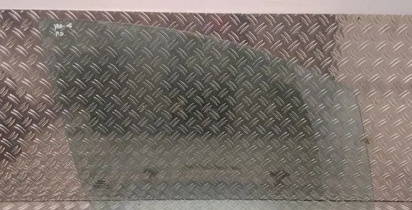 Toyota Yaris Front door window glass four-door