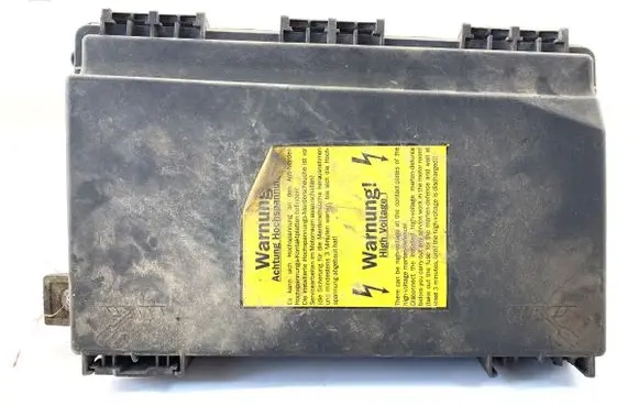 Opel Zafira B Fuse box set 743381