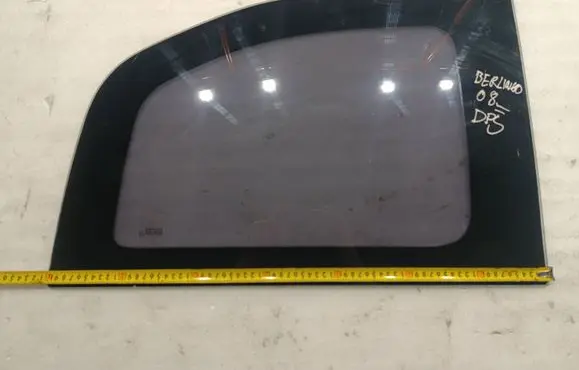 Rear vent window glass