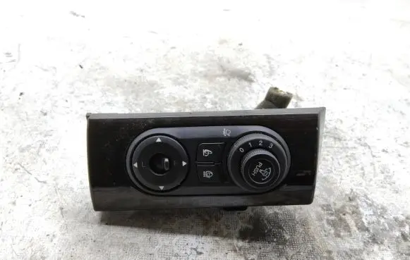 Wing mirror switch