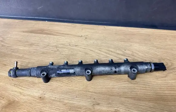 Volvo XC90 Fuel main line pipe 0445215015