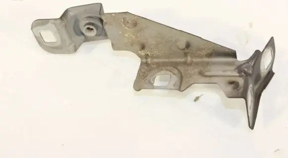 BMW 1 E82 E88 Fender mounting bracket 7144046