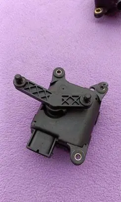 Audi A6 S6 C5 4B Air flap motor/actuator 0132801125
