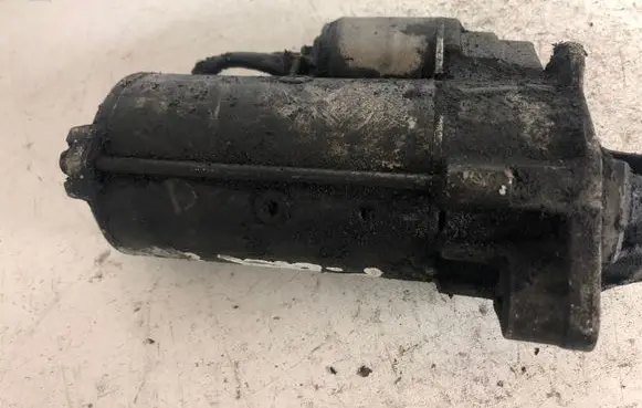 Volkswagen PASSAT B5.5 Starter motor 068911024E