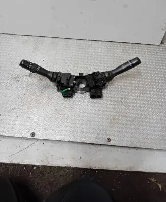 Peugeot 108 Wiper turn signal indicator stalk/switch 17J085