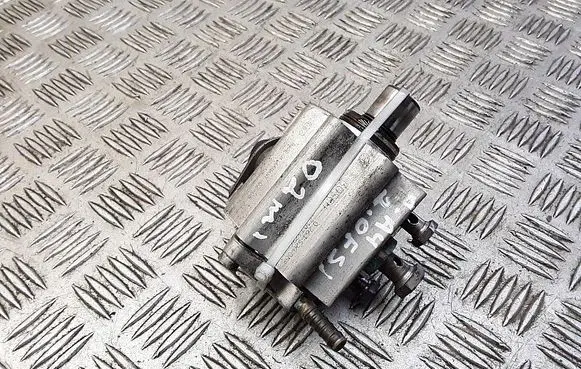 Audi A4 S4 B6 8E 8H Fuel injection high pressure pump 06d127025p 0261520008