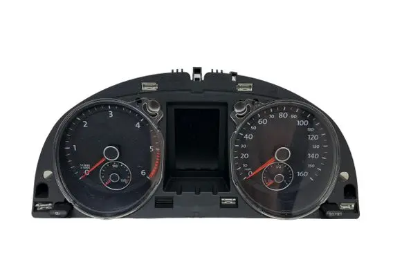 Volkswagen PASSAT B7 Speedometer (instrument cluster) 3AA920970E