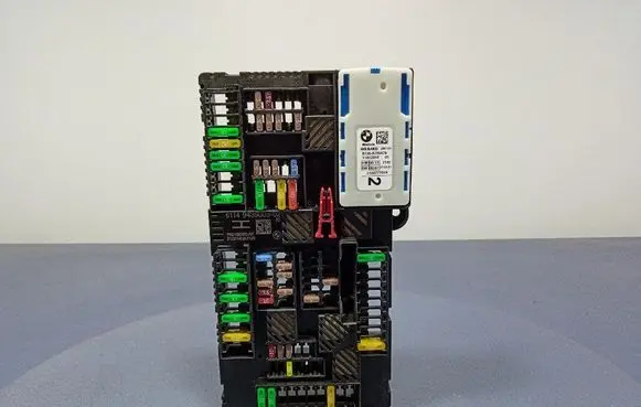 BMW X3 E83 Fuse box set 9439005