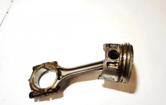 Mitsubishi Space Star Piston with connecting rod 13S10