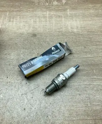 Renault 21 Spark plug 7700868864