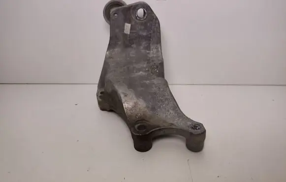 Ford Mustang VI Engine mounting bracket X05302A