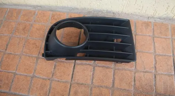 Volkswagen Golf V Front bumper lower grill 1K0853666B