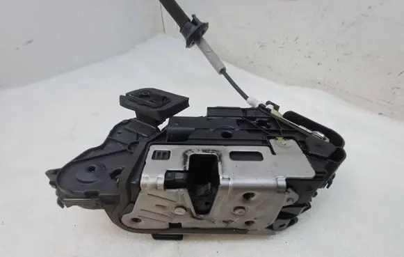 Audi A1 Front door lock 5TB837015E S29D71