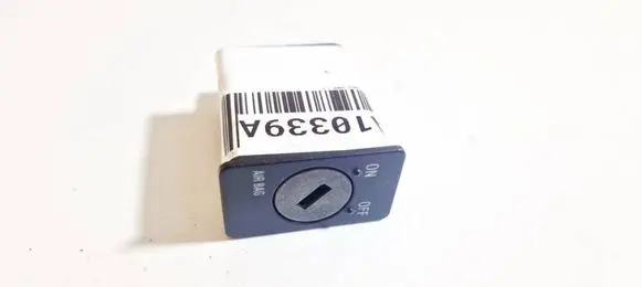 Passenger airbag on/off switch