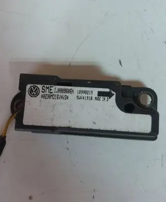 Volkswagen PASSAT B5 Airbag deployment crash/impact sensor 1J0909606N 5WK41910 18990210