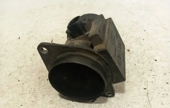 Volkswagen PASSAT B5 Mass air flow meter 71822101 074906461
