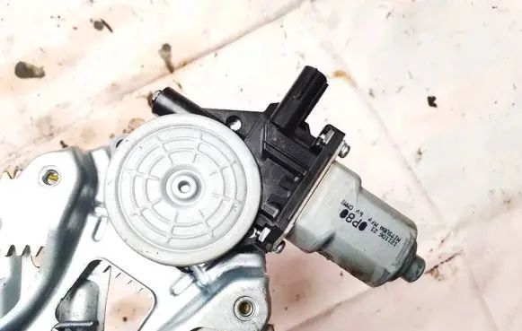 Honda Civic IX Front door window regulator motor 12110621