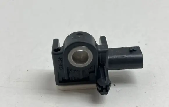 Mercedes-Benz CLA C117 X117 W117 Airbag deployment crash/impact sensor A1668210151 56054085AA
