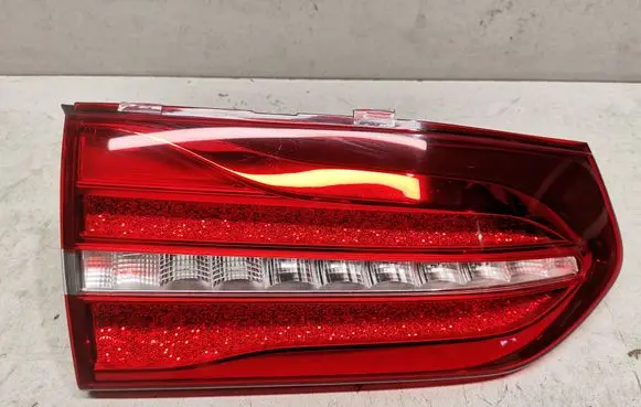 Tailgate rear/tail lights