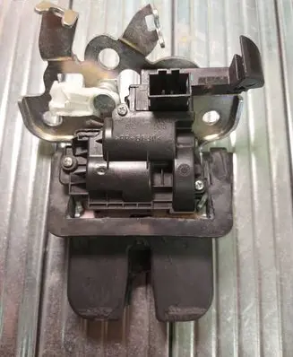 Audi Q5 SQ5 Loading door lock 8R0827505 124624010815