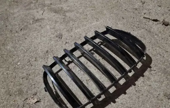 BMW X5 E70 Front bumper upper radiator grill 7157688