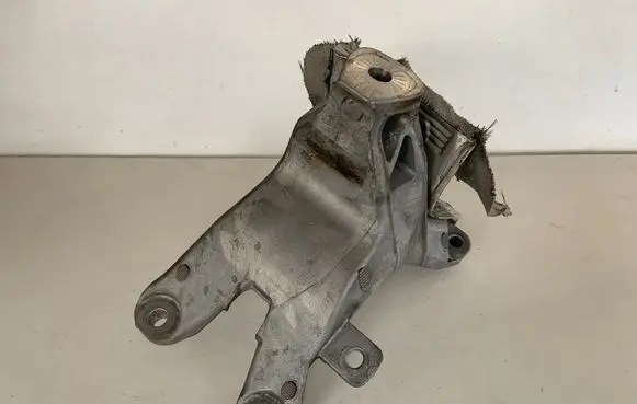Audi A4 S4 B8 8K Engine mounting bracket 8K0199388BE 8K0199388