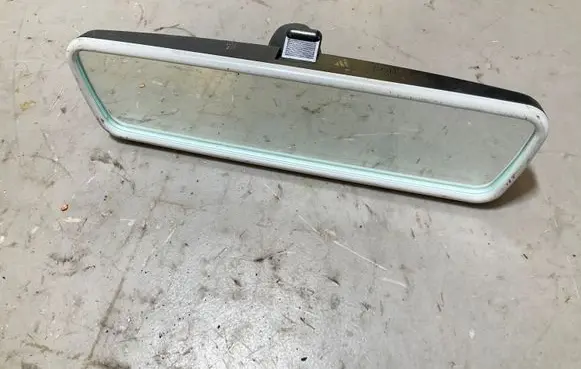 Volkswagen Amarok Rear view mirror (interior) E1021065