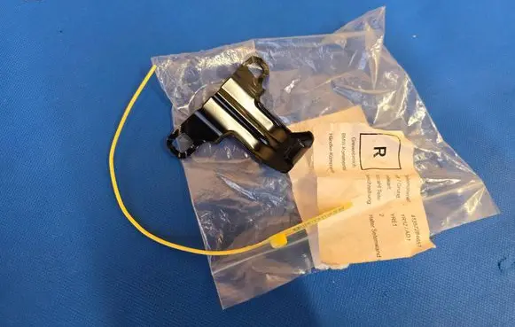BMW 2 F22 F23 Fender mounting bracket 7284651