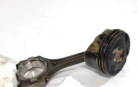 KIA Sportage Piston with connecting rod G4FD