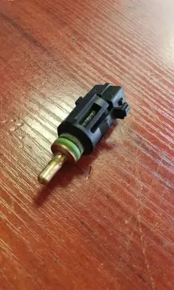 BMW 5 E60 E61 Coolant temperature sensor 1433077