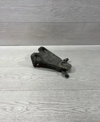 BMW 5 E60 E61 Engine mounting bracket 6770634 ALS18CU3 23191310