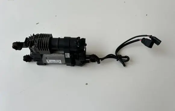 Porsche Macan (95B) Air suspension compressor/pump 95B616007B