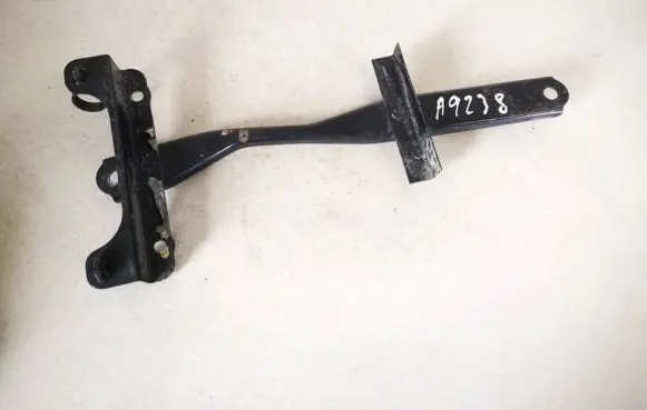 Toyota RAV 4 (XA30) Radiator mount bracket