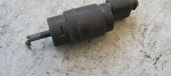 Mercedes-Benz C W203 Windscreen/windshield washer pump A0335450228