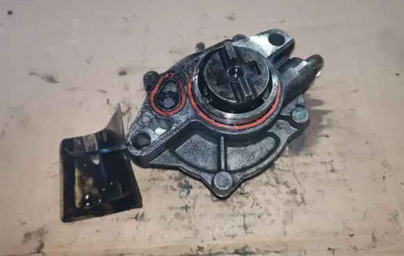 Suzuki Liana Vacuum pump 9643515680