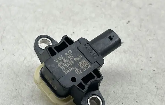 Volkswagen Polo V 6R Airbag deployment crash/impact sensor 4H0955557 110112