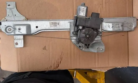 Peugeot 2008 I Front door electric window regulator 9806081780