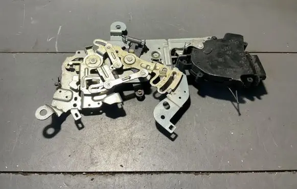 Mazda 5 Sliding door lock 