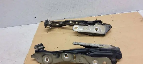 Volvo S60 Tailgate/trunk/boot hinge