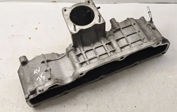 Toyota Avensis T270 Intake manifold 171010R020