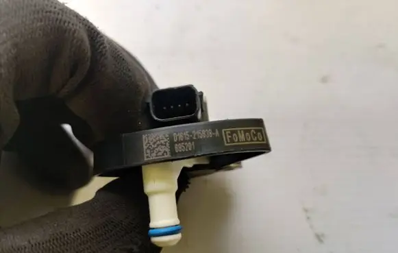 Ford Fusion II Brake pedal sensor switch 695201 D1615215638A