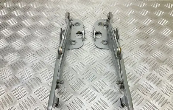 Audi TT TTS Mk2 Tailgate/trunk/boot hinge 8J7827300D 8J7827299D