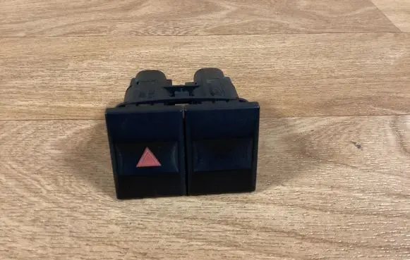 Ford Mondeo Mk III Hazard light switch 1S7T13A350BD