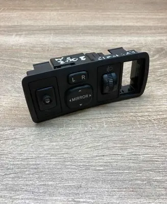 Toyota Avensis T250 Wing mirror switch 8415205050