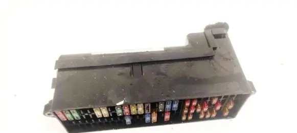Volkswagen Touran I Fuse box set 1T1970115 1T1970155
