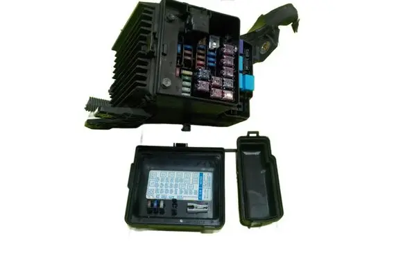 Lexus RX 300 Fuse box set BEZPIECZNIKOW 13AB100