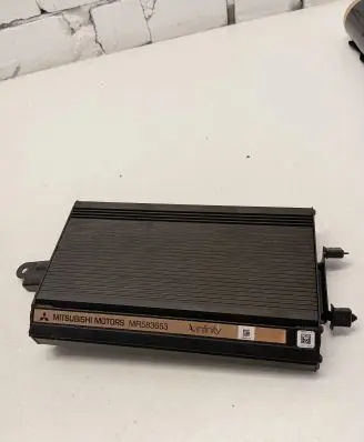 Mitsubishi Endeavor Sound amplifier MR583653