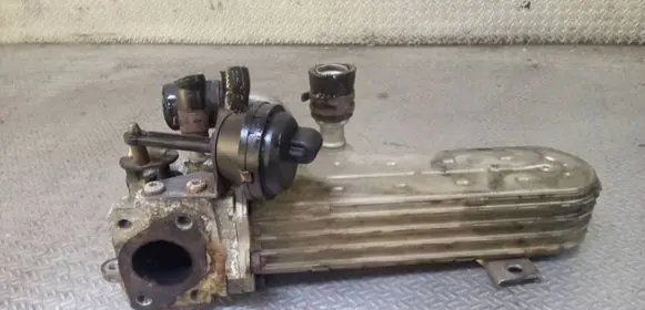 Volkswagen Touran I EGR valve cooler 03G132513J