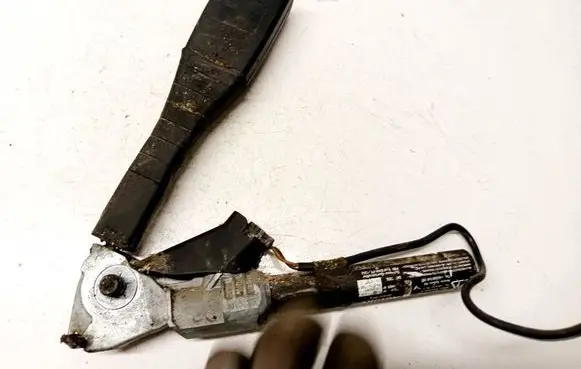 Opel Corsa D Front seatbelt buckle 607075100D